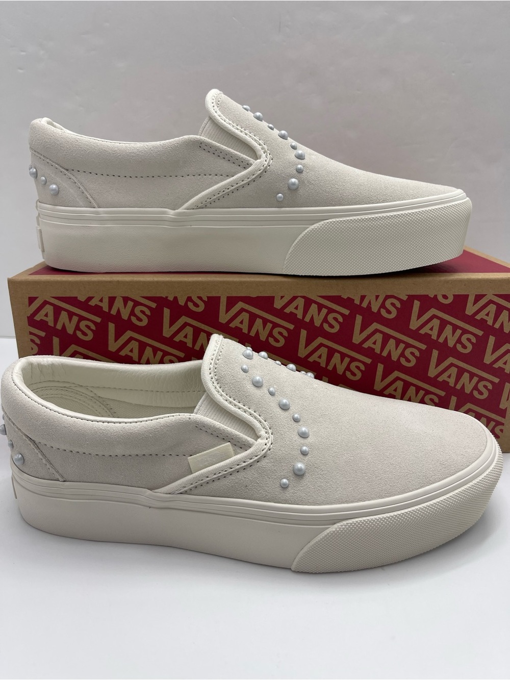 Vans WMNS Classic Slip-On Platform
Pearls Marshmallow
VN000EA9CCZ Sneakers